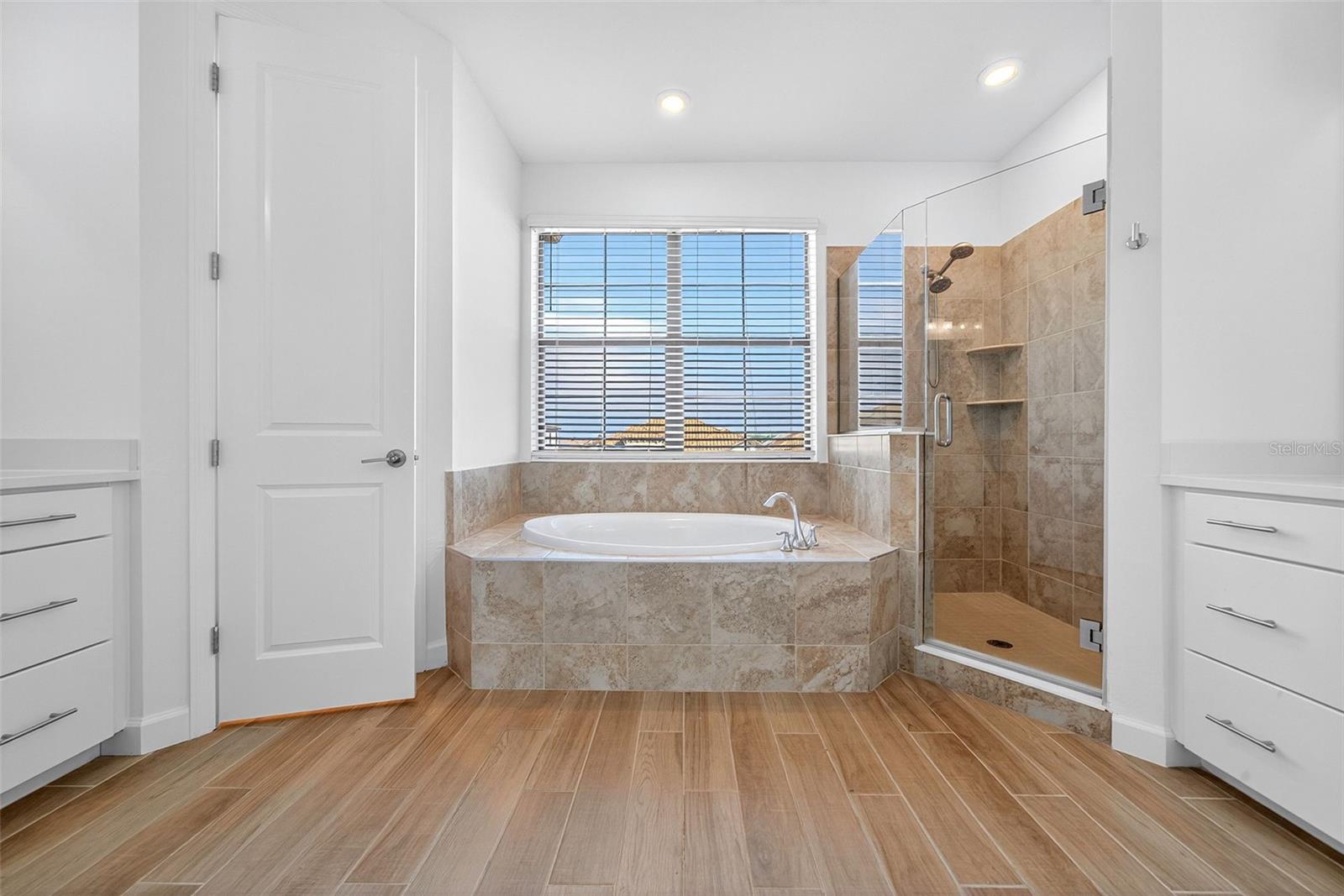 Image 59 of 100 For 4852 Coastal Days Lane