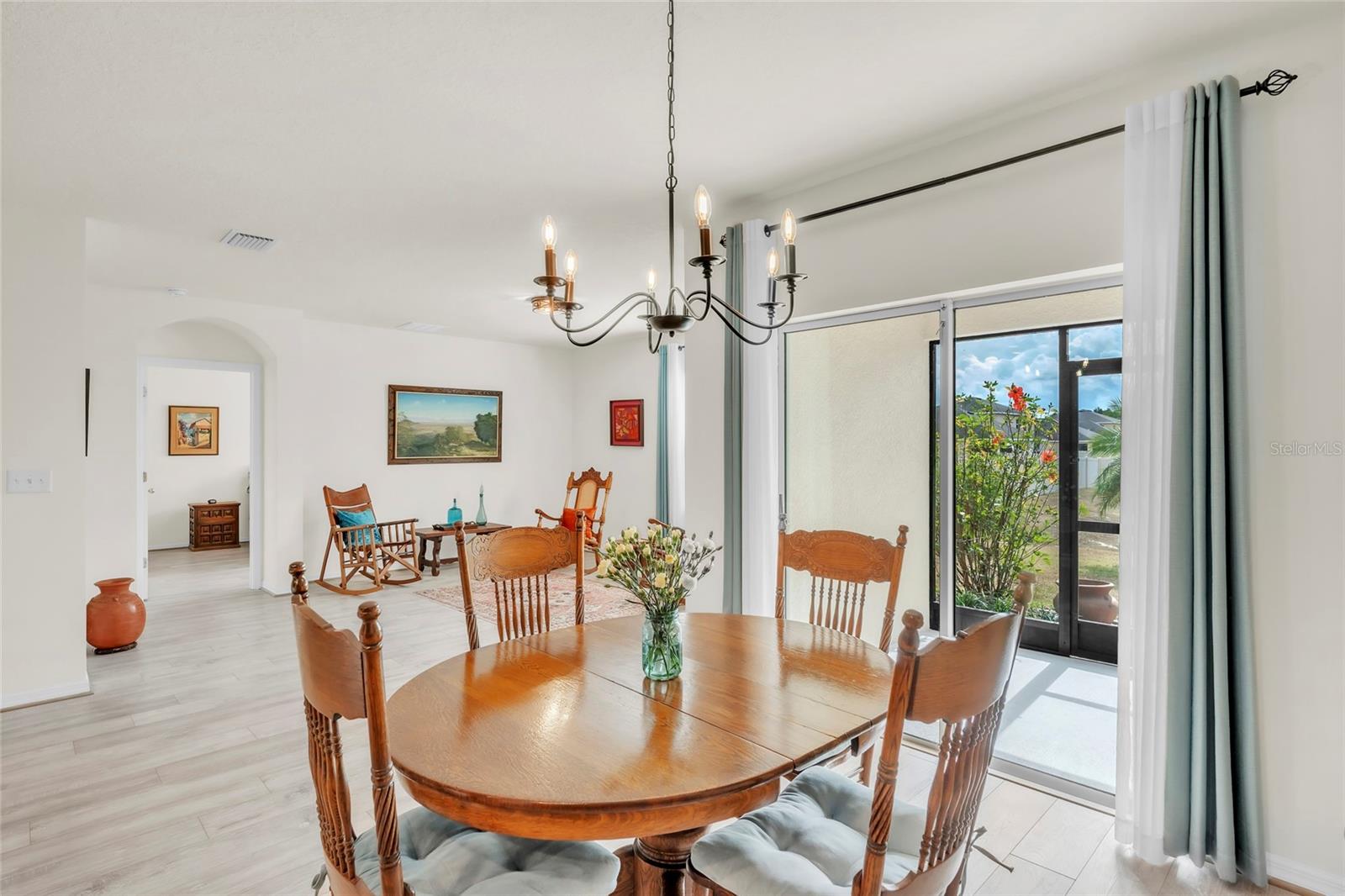 Image 13 of 33 For 9527 Sunstone Boulevard