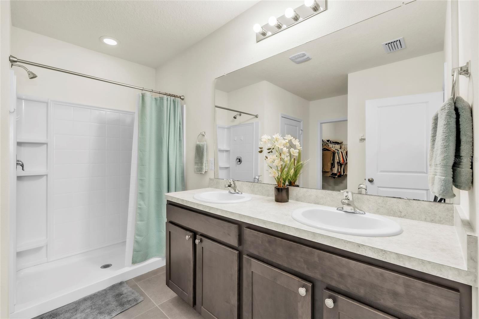 Image 17 of 33 For 9527 Sunstone Boulevard