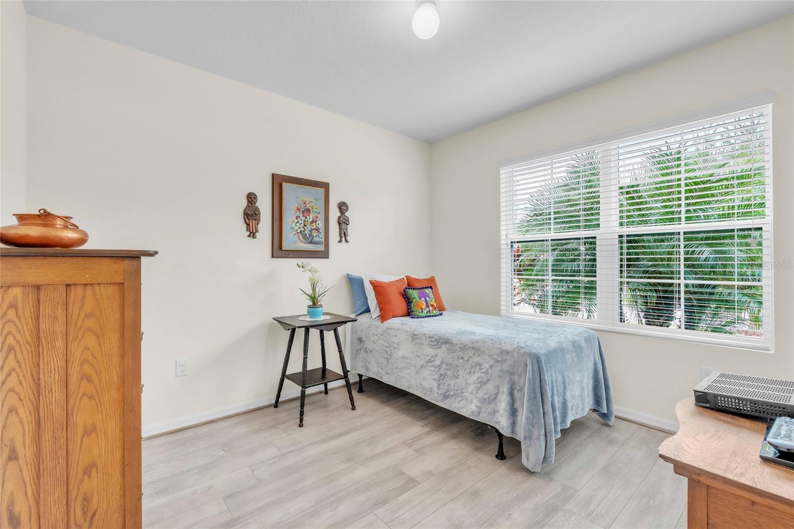 Image 19 of 33 For 9527 Sunstone Boulevard