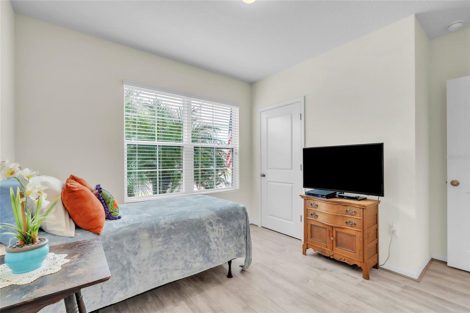 Image 20 of 33 For 9527 Sunstone Boulevard