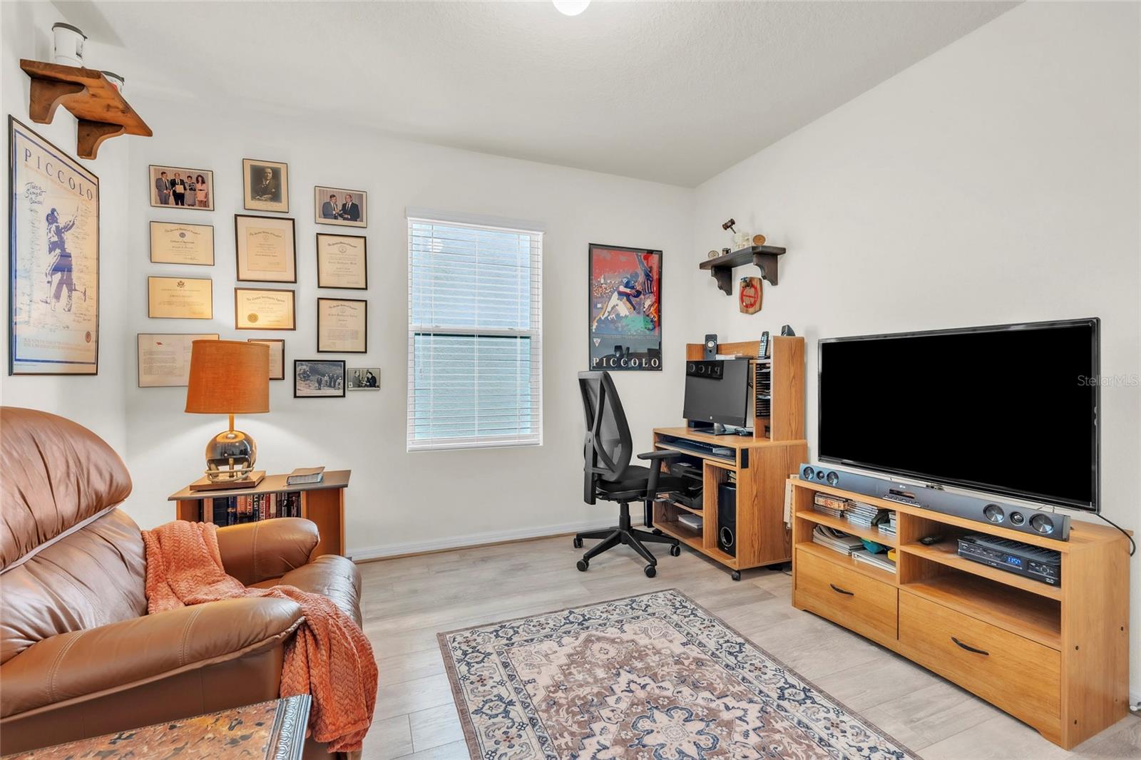 Image 23 of 33 For 9527 Sunstone Boulevard