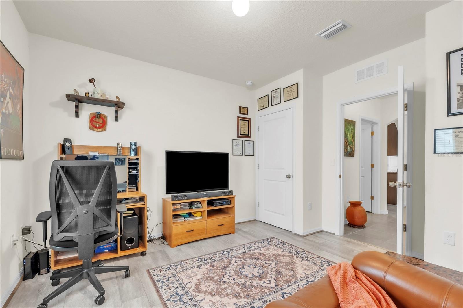 Image 24 of 33 For 9527 Sunstone Boulevard