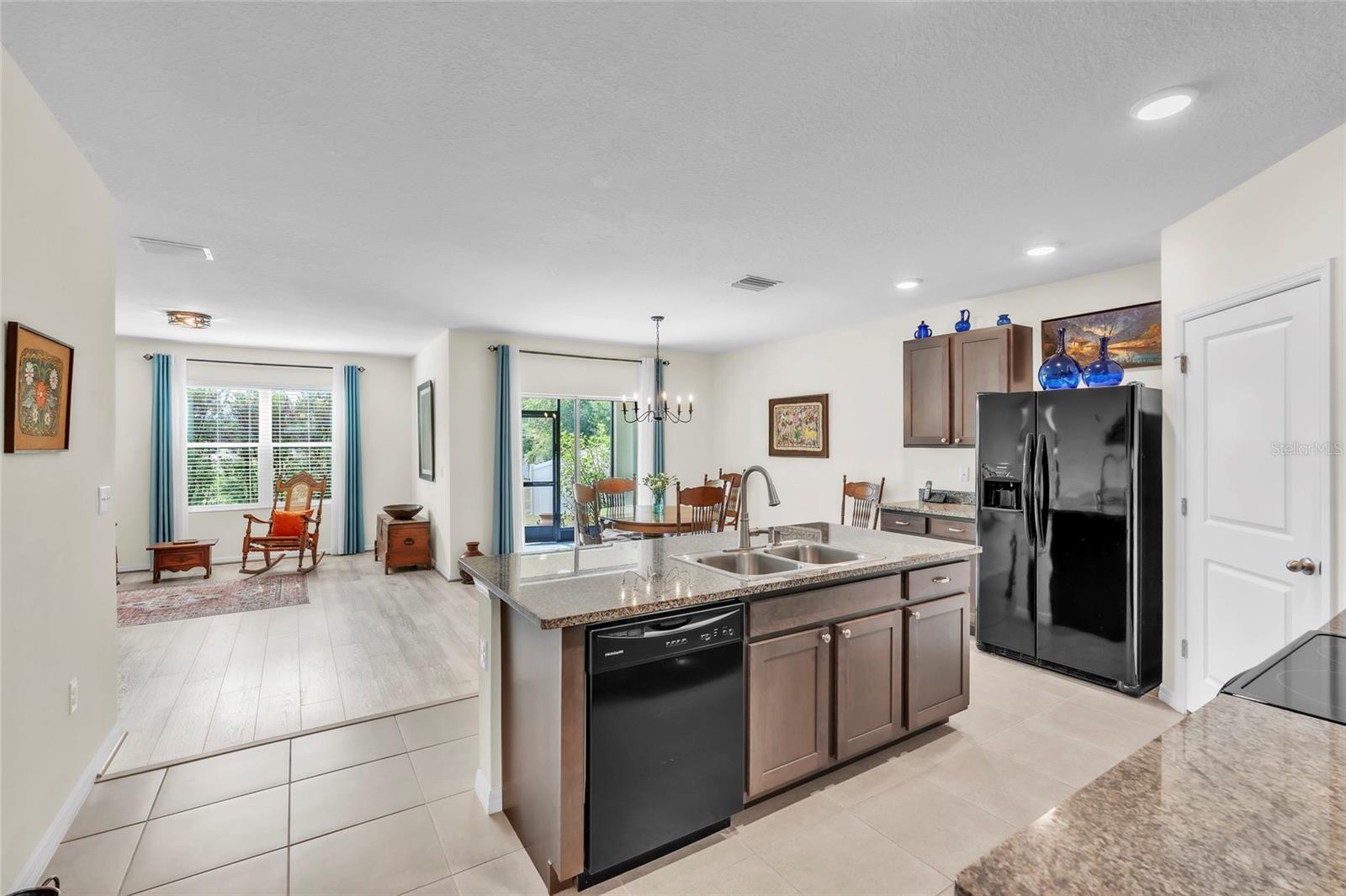 Image 6 of 33 For 9527 Sunstone Boulevard