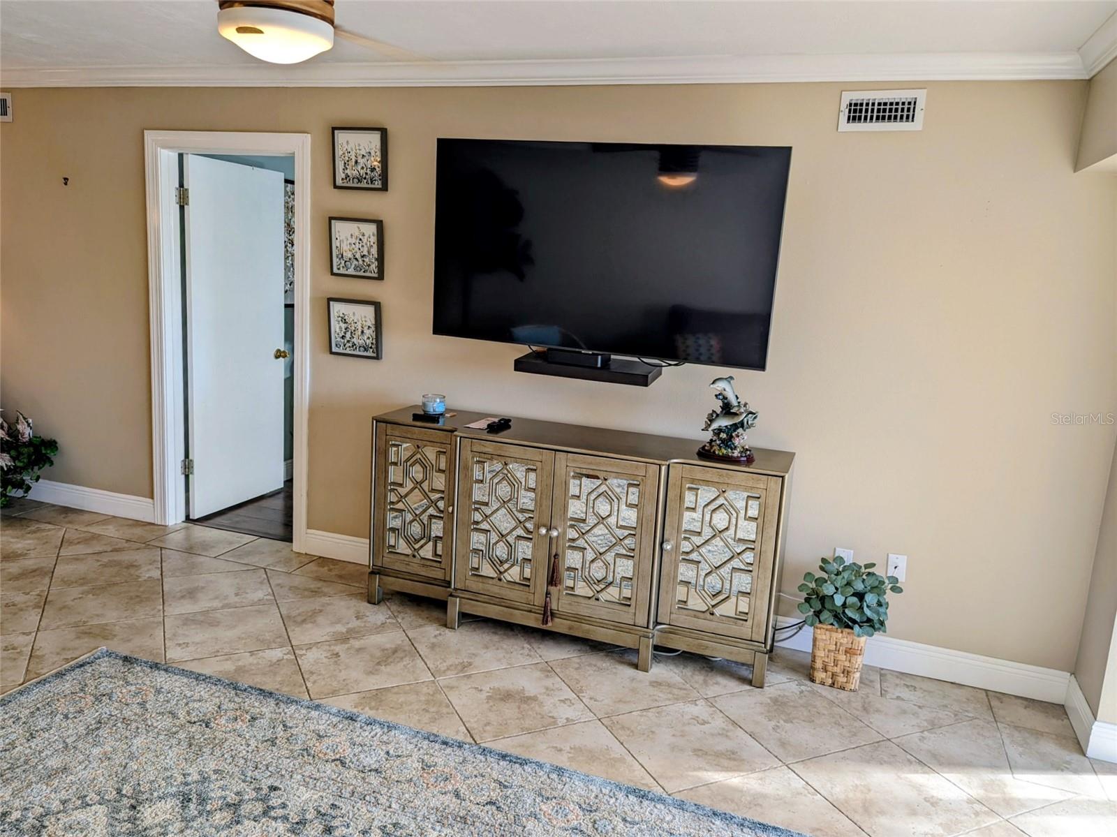 Image 7 of 17 For 4309 Mariner Way 304