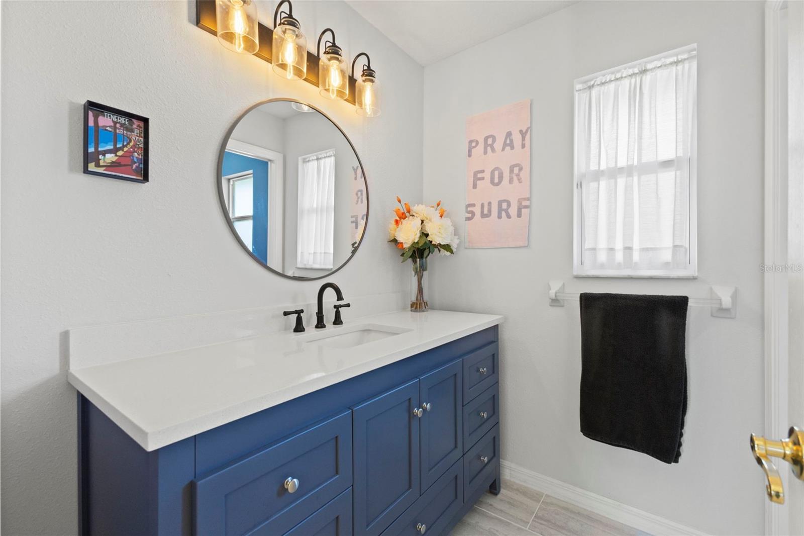 Image 20 of 61 For 14715 1st Avenue E