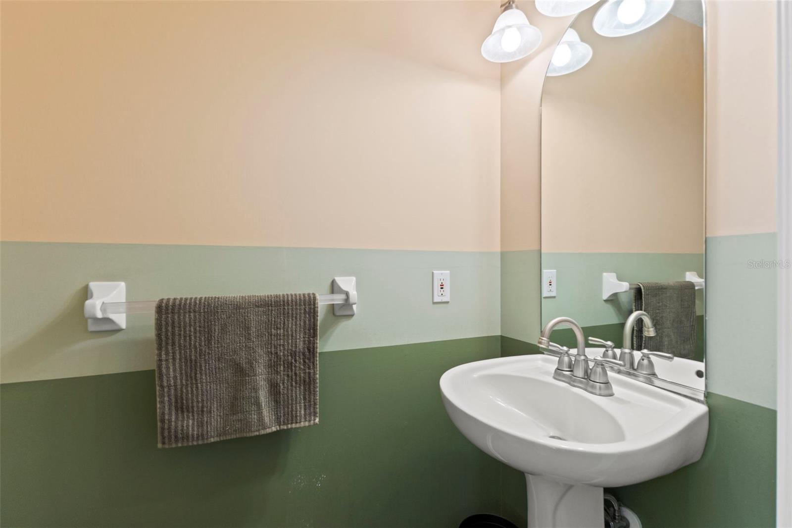 Image 30 of 61 For 14715 1st Avenue E