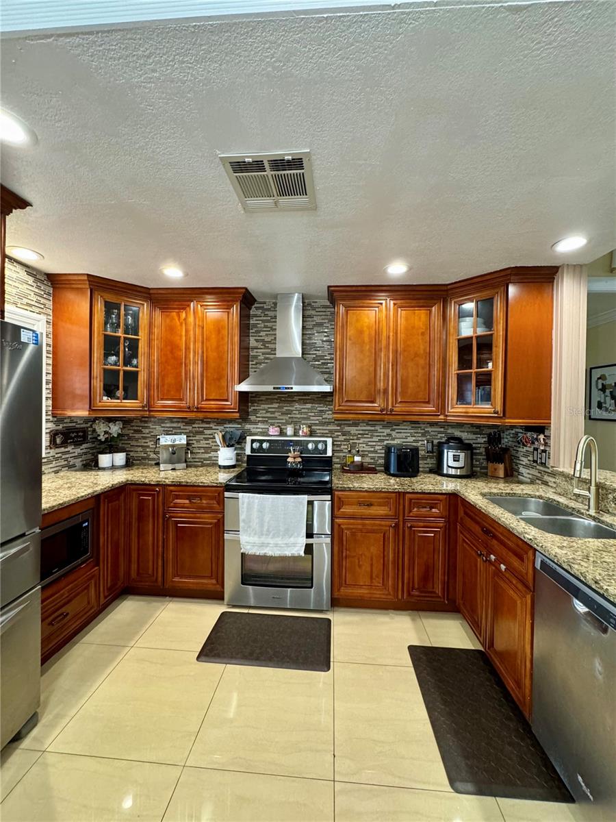 Image 13 of 50 For 526 Royal Palm Drive