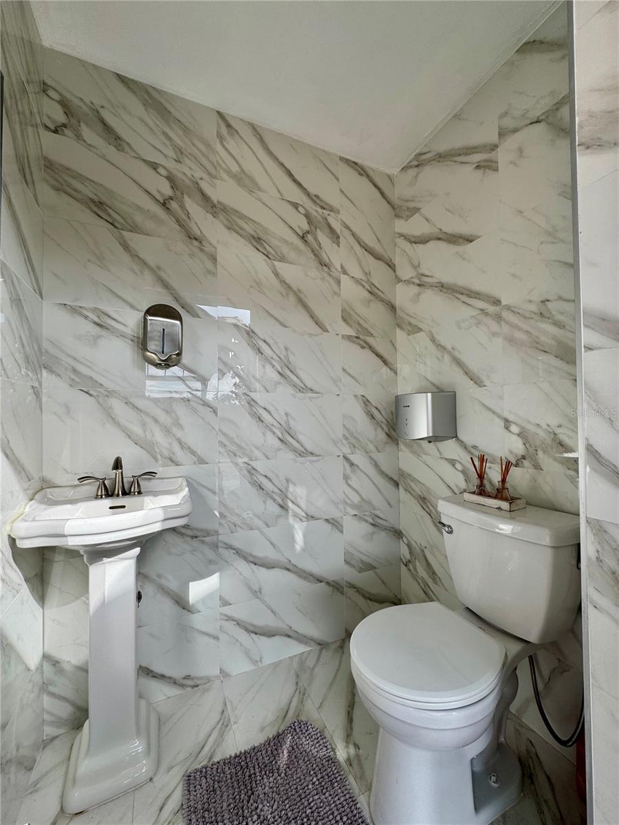 Image 37 of 50 For 526 Royal Palm Drive