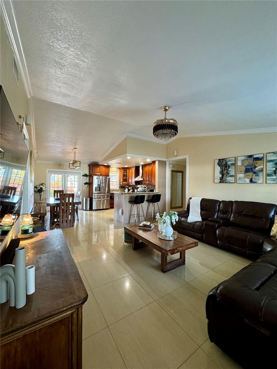 Image 7 of 50 For 526 Royal Palm Drive