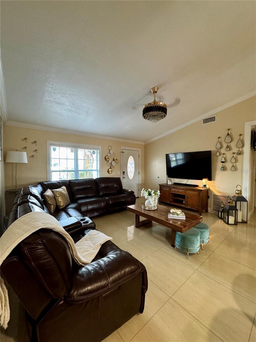 Image 9 of 50 For 526 Royal Palm Drive