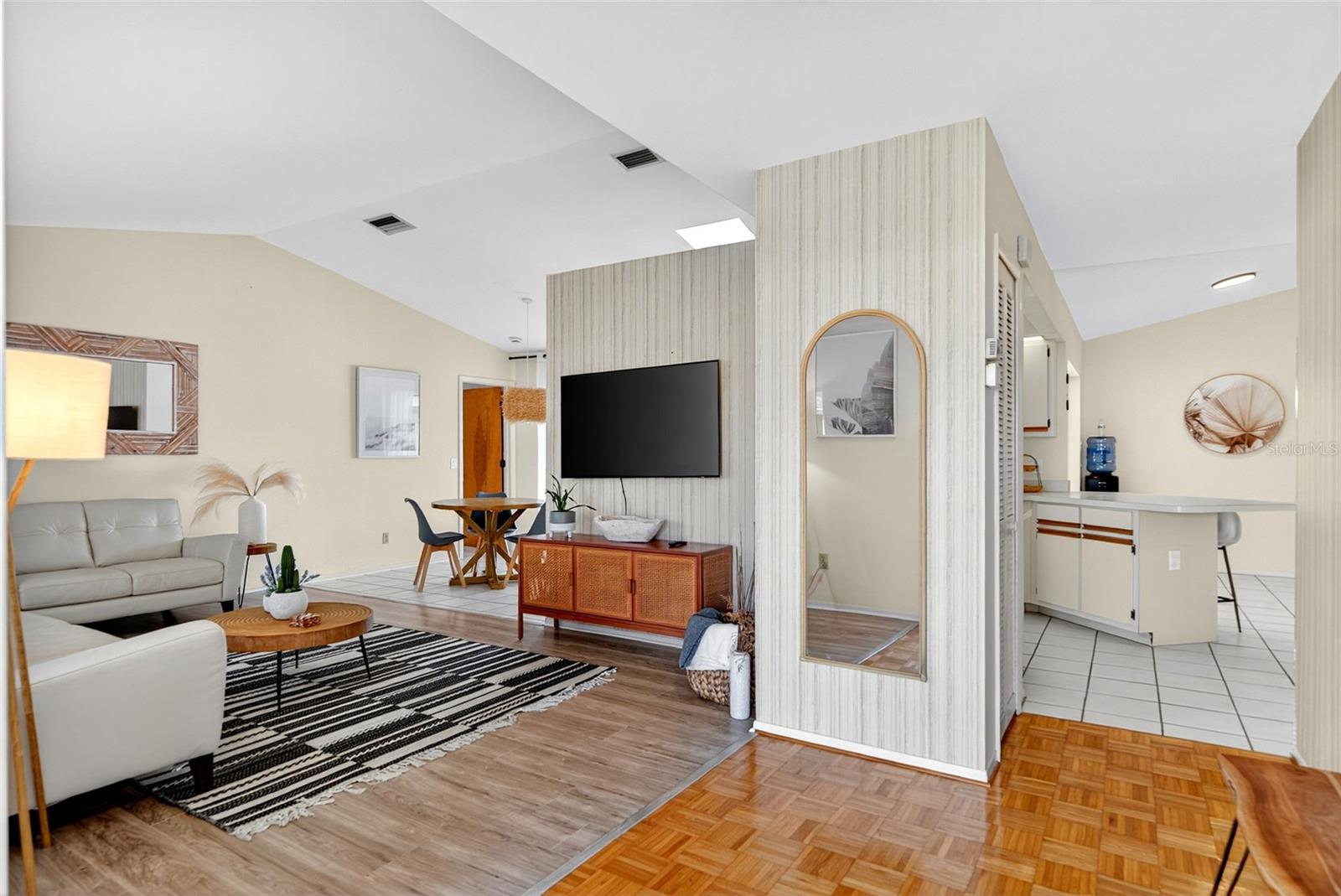 Image 13 of 99 For 9221 Steubenville Avenue