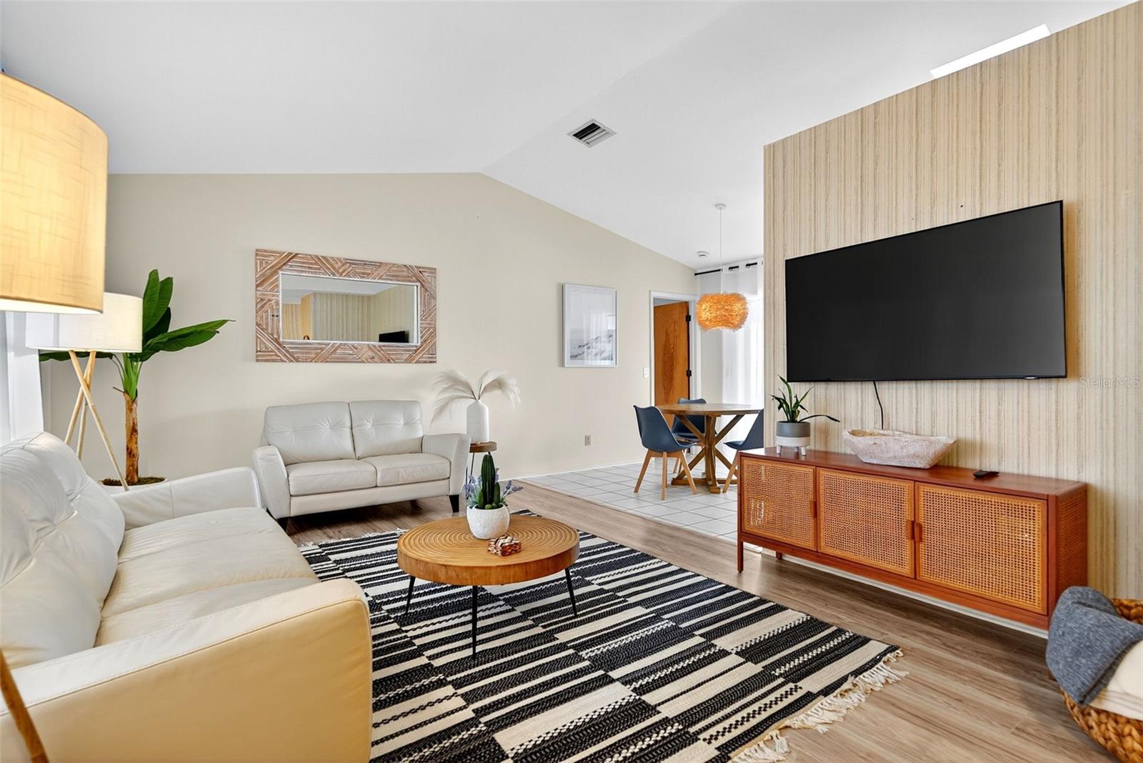 Image 17 of 99 For 9221 Steubenville Avenue