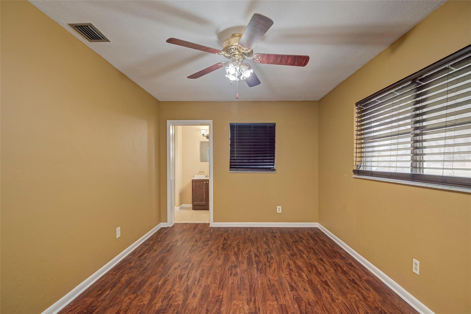 Image 10 of 22 For 326 Canyon Drive N