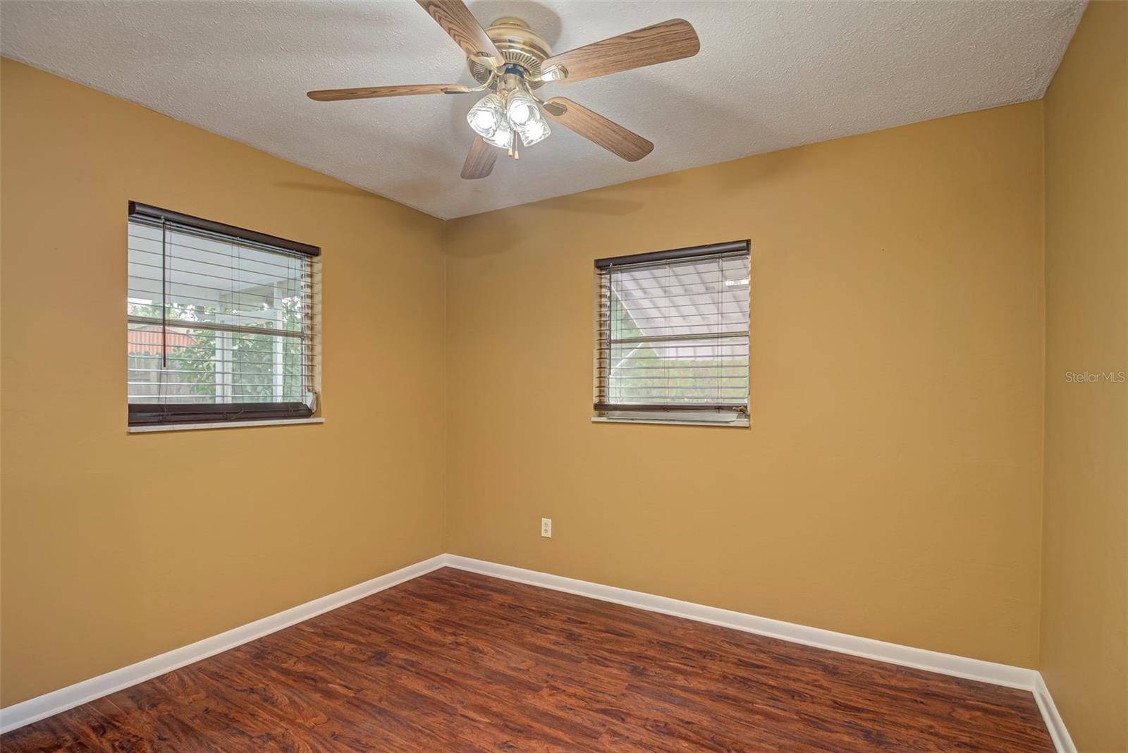 Image 13 of 22 For 326 Canyon Drive N