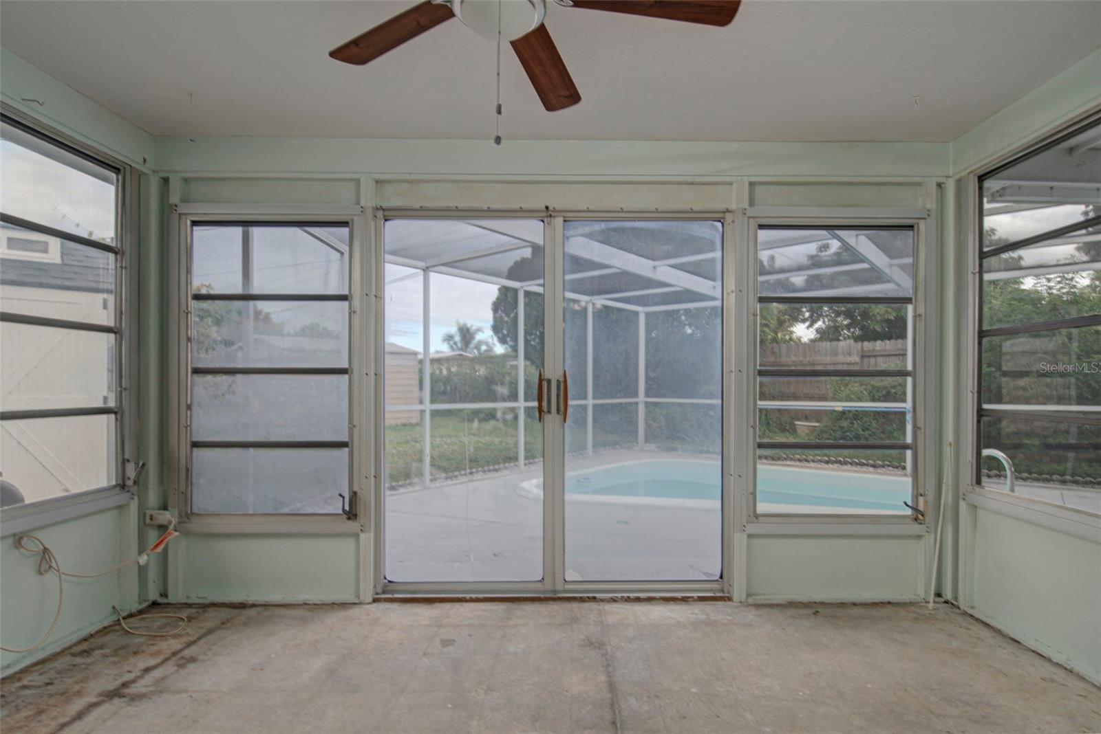 Image 17 of 22 For 326 Canyon Drive N