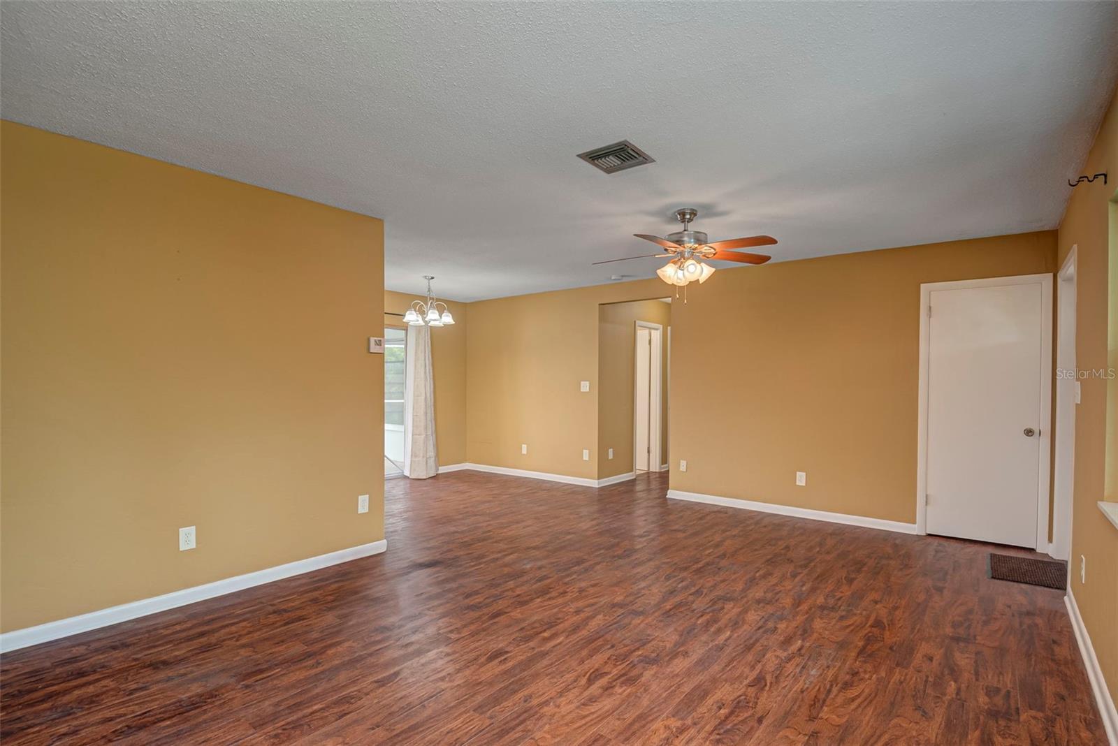 Image 5 of 22 For 326 Canyon Drive N