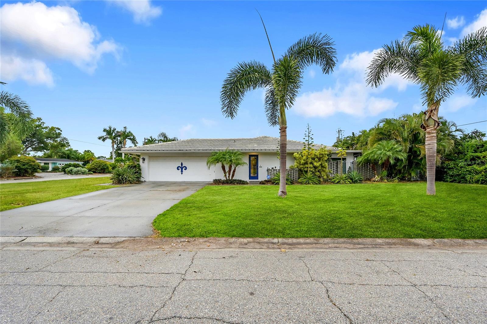 Image 2 of 60 For 3119 Pinecrest Street