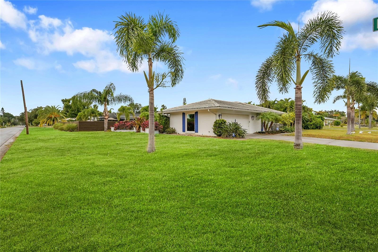 Image 4 of 60 For 3119 Pinecrest Street