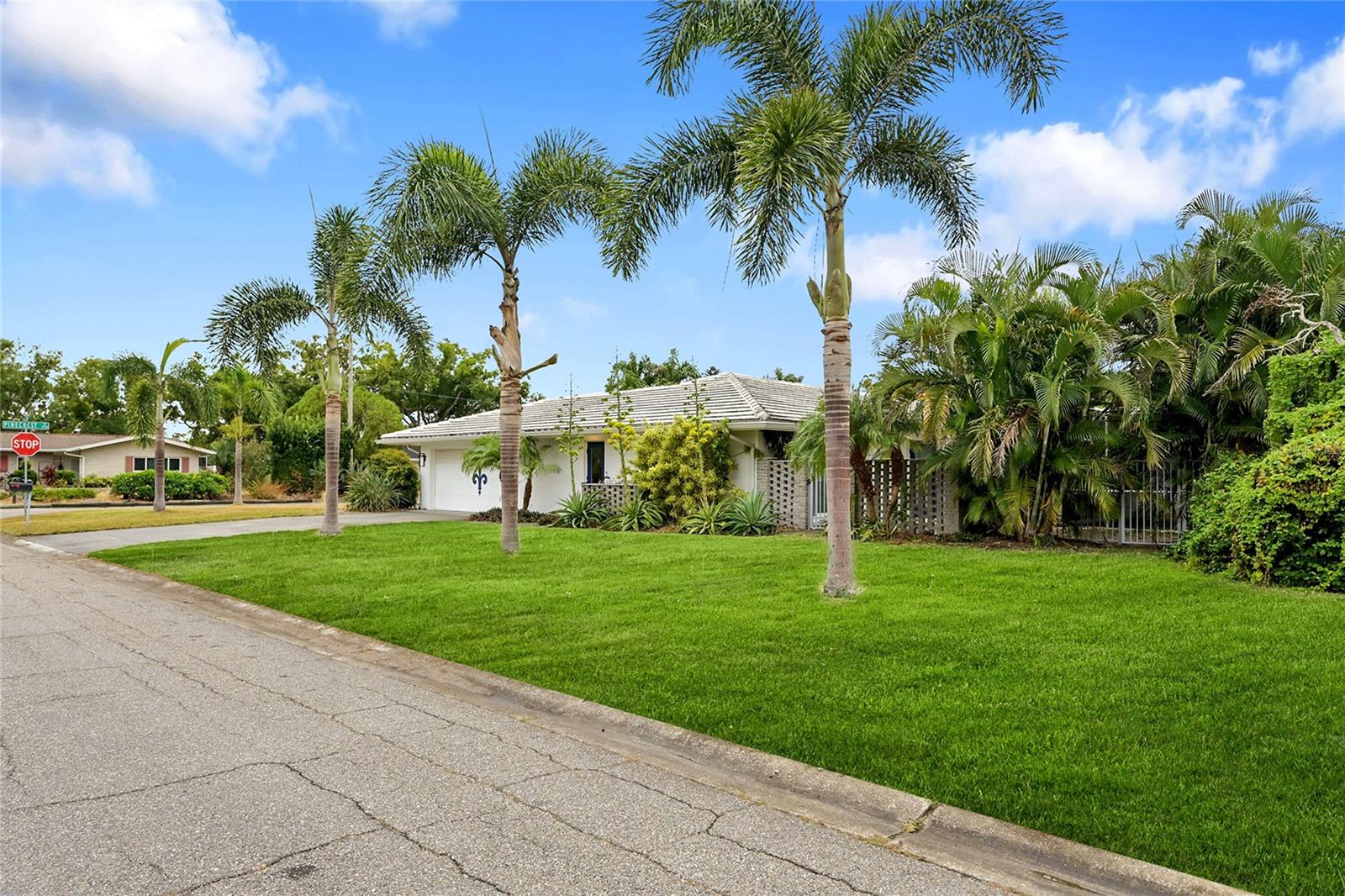 Image 5 of 60 For 3119 Pinecrest Street