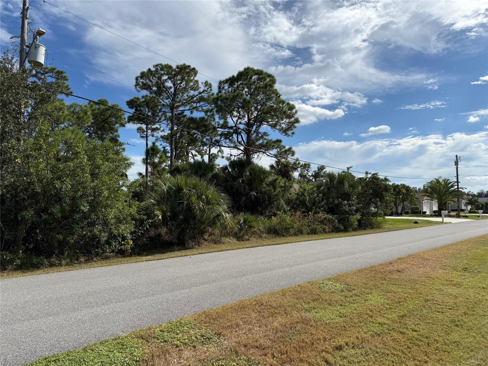 Image 5 of 5 For Hedgewood Circle