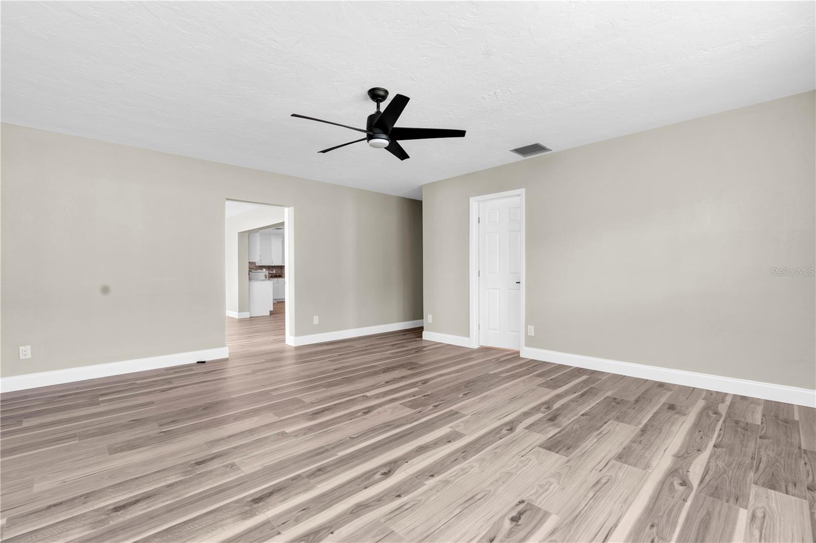 Image 23 of 47 For 4000 49th Avenue S