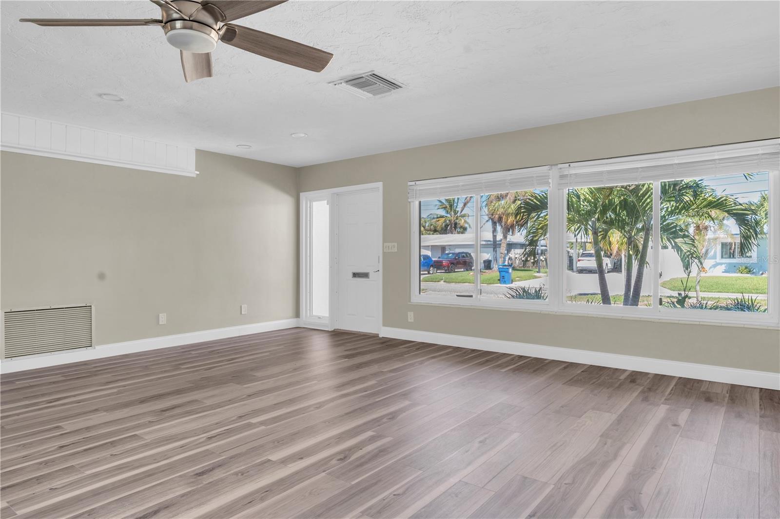 Image 6 of 47 For 4000 49th Avenue S