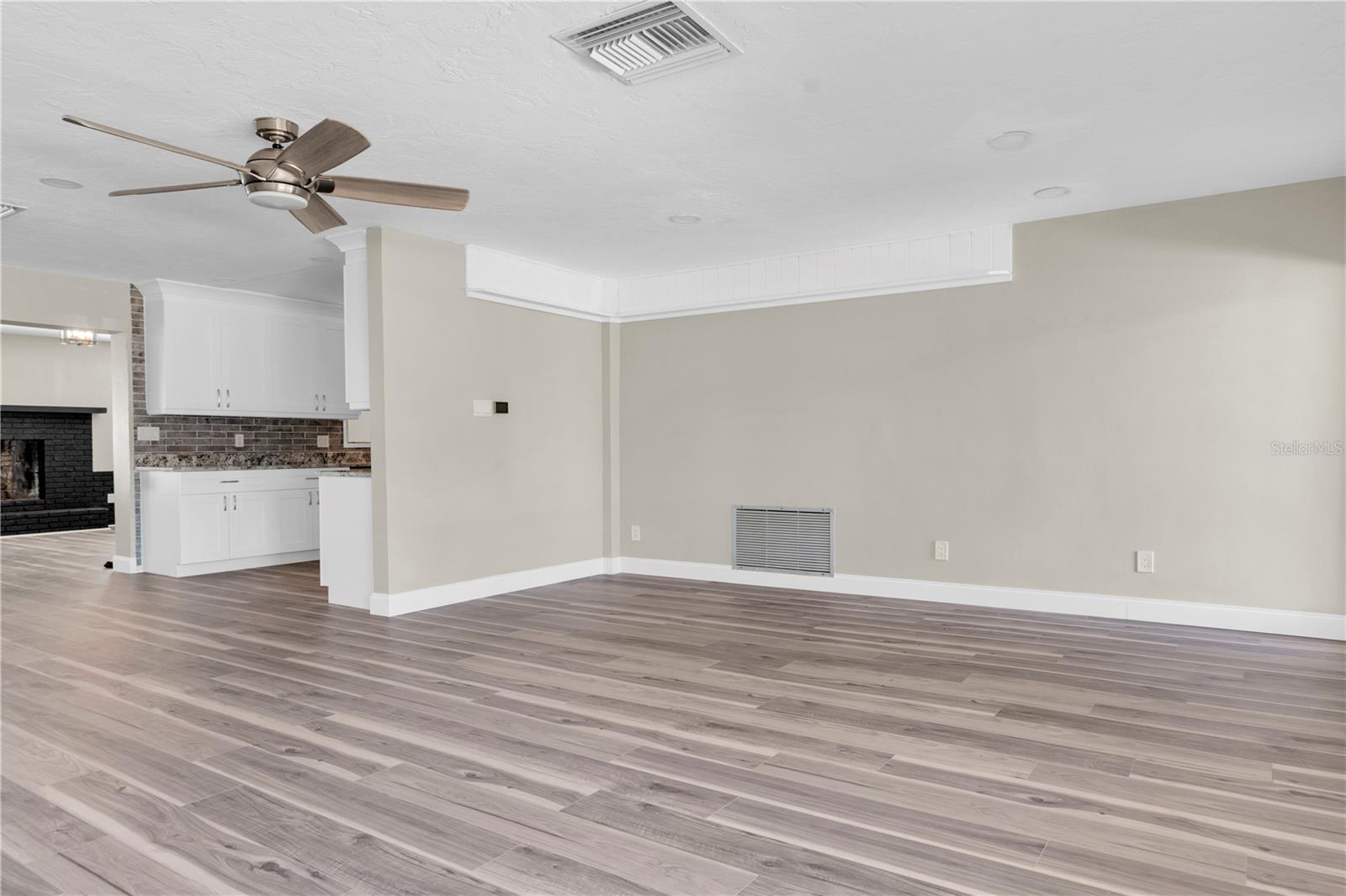 Image 7 of 47 For 4000 49th Avenue S