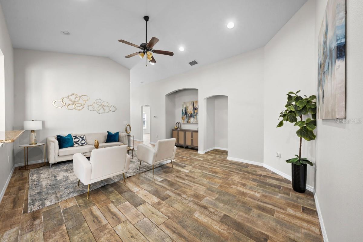 Image 13 of 50 For 1900 Saddlewood Court