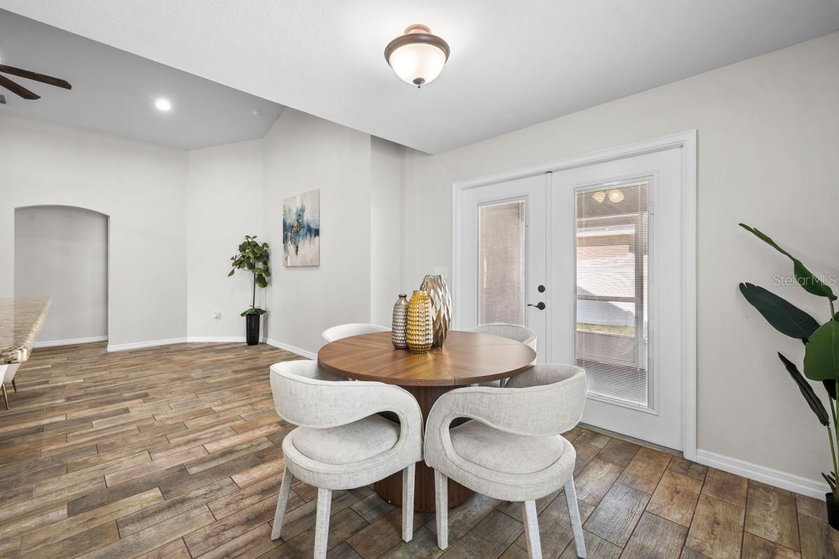 Image 21 of 50 For 1900 Saddlewood Court