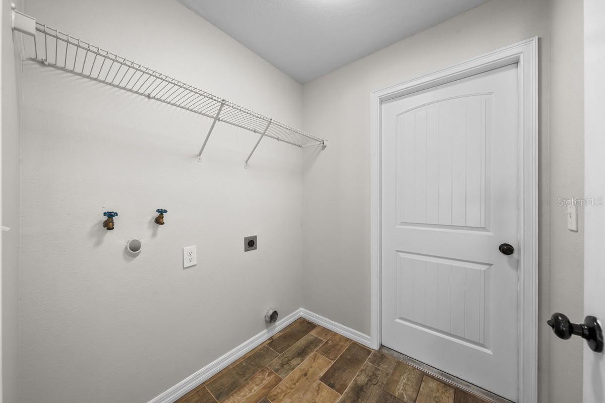 Image 31 of 50 For 1900 Saddlewood Court