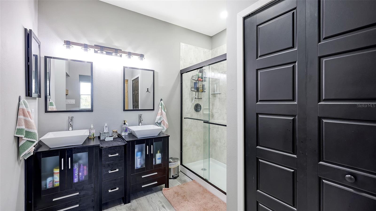 Image 18 of 38 For 3827 Parkridge Circle 1-102