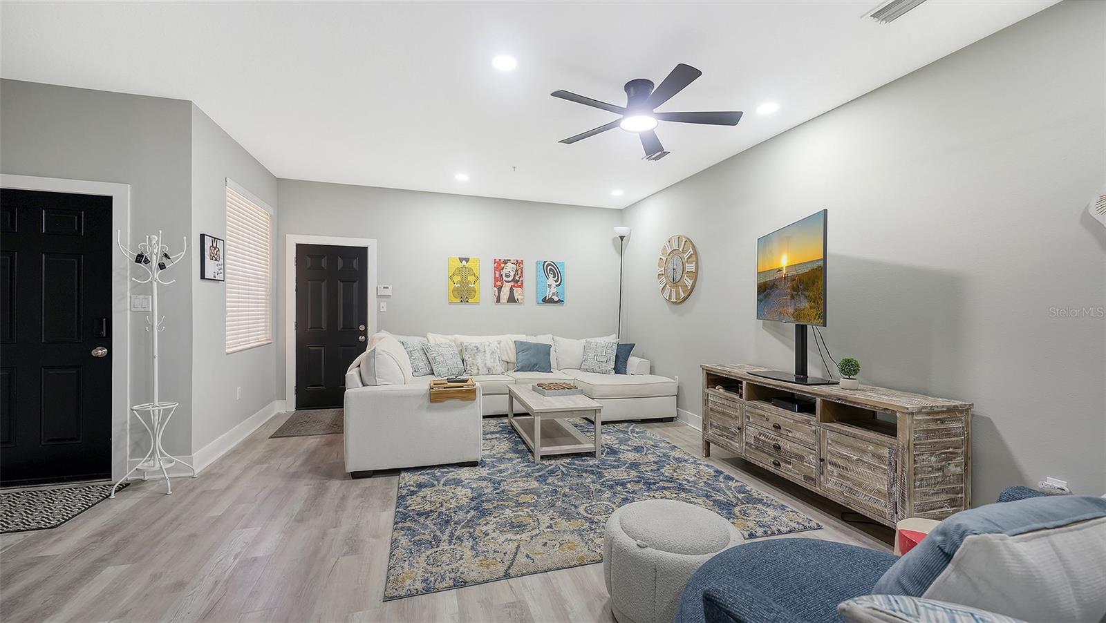 Image 3 of 38 For 3827 Parkridge Circle 1-102