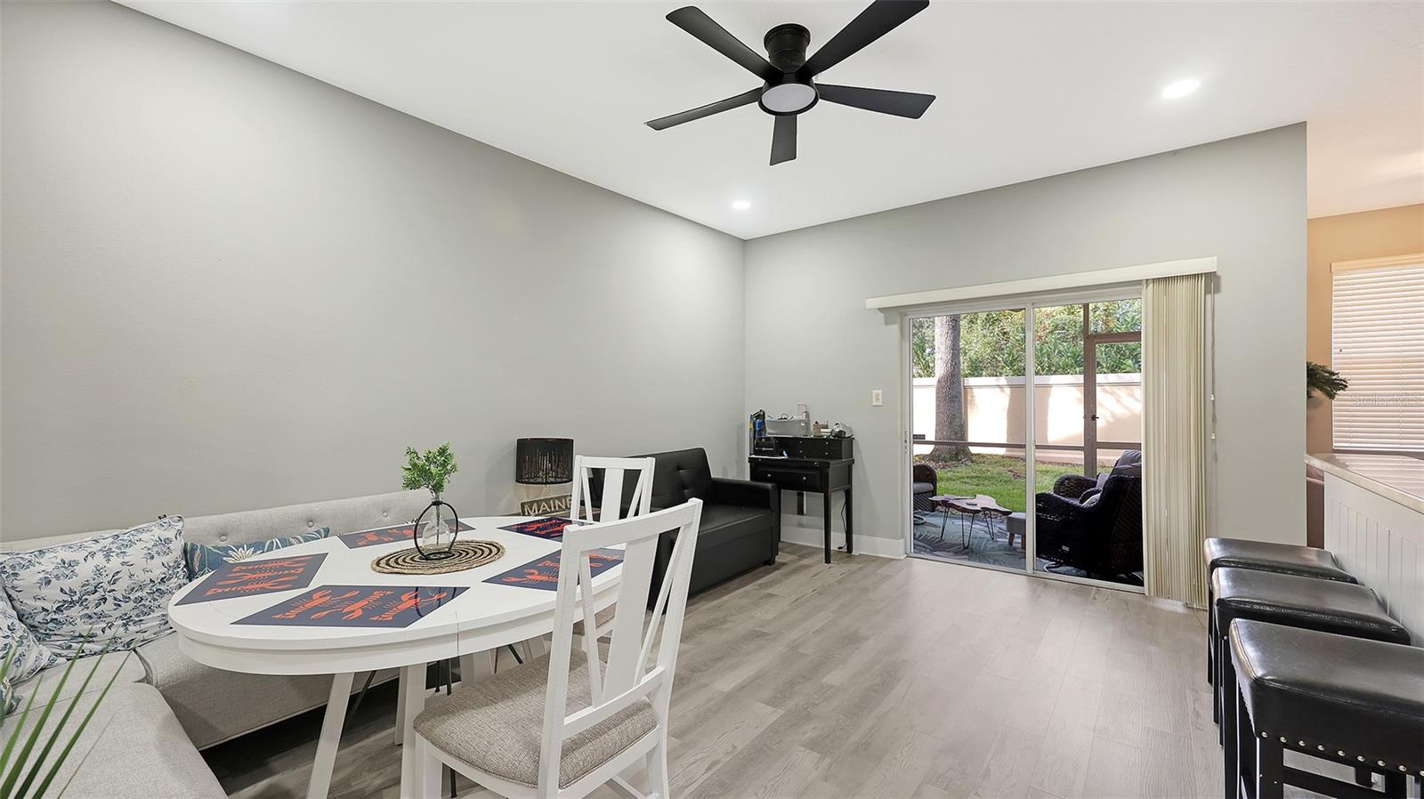 Image 8 of 38 For 3827 Parkridge Circle 1-102