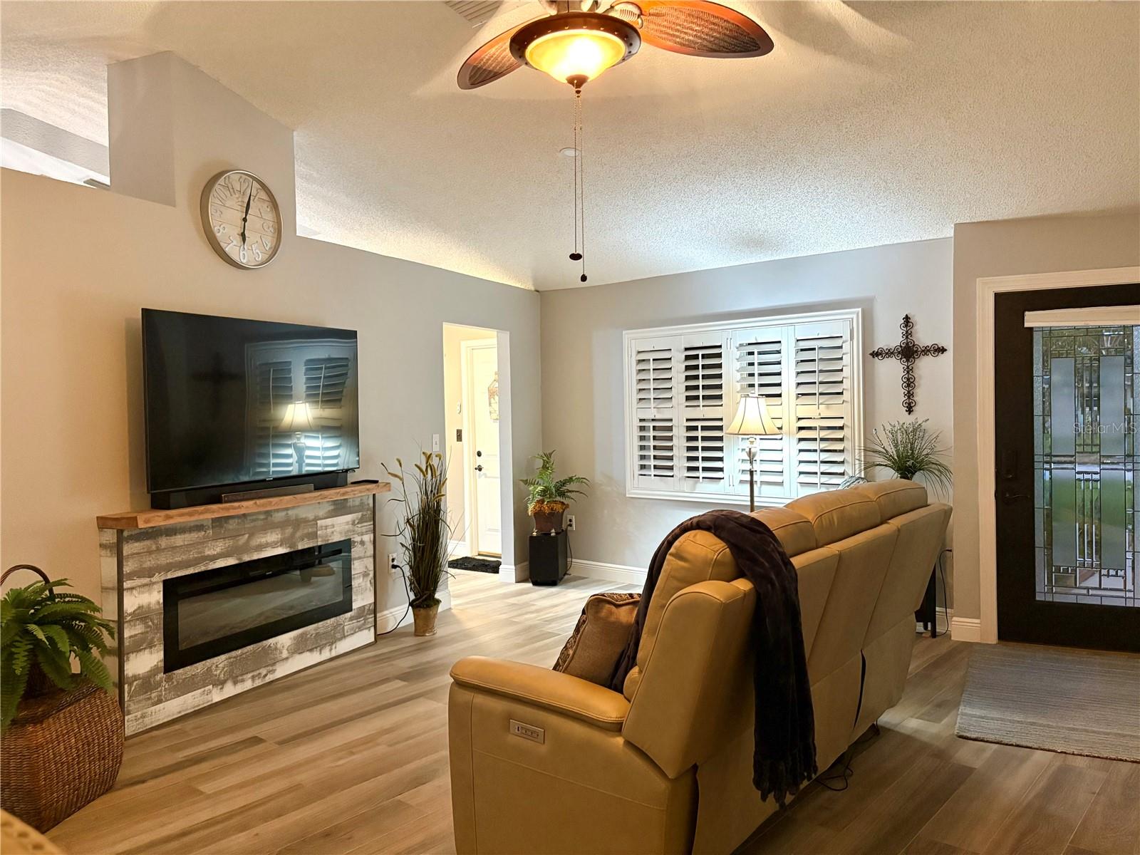 Image 4 of 20 For 802 Woodhill Court