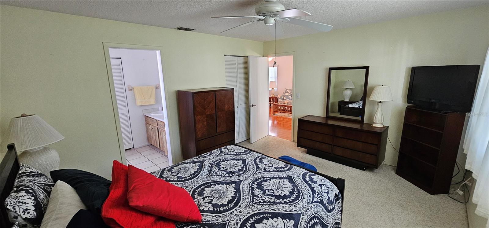 Image 18 of 38 For 64 Circlewood Drive A2-3