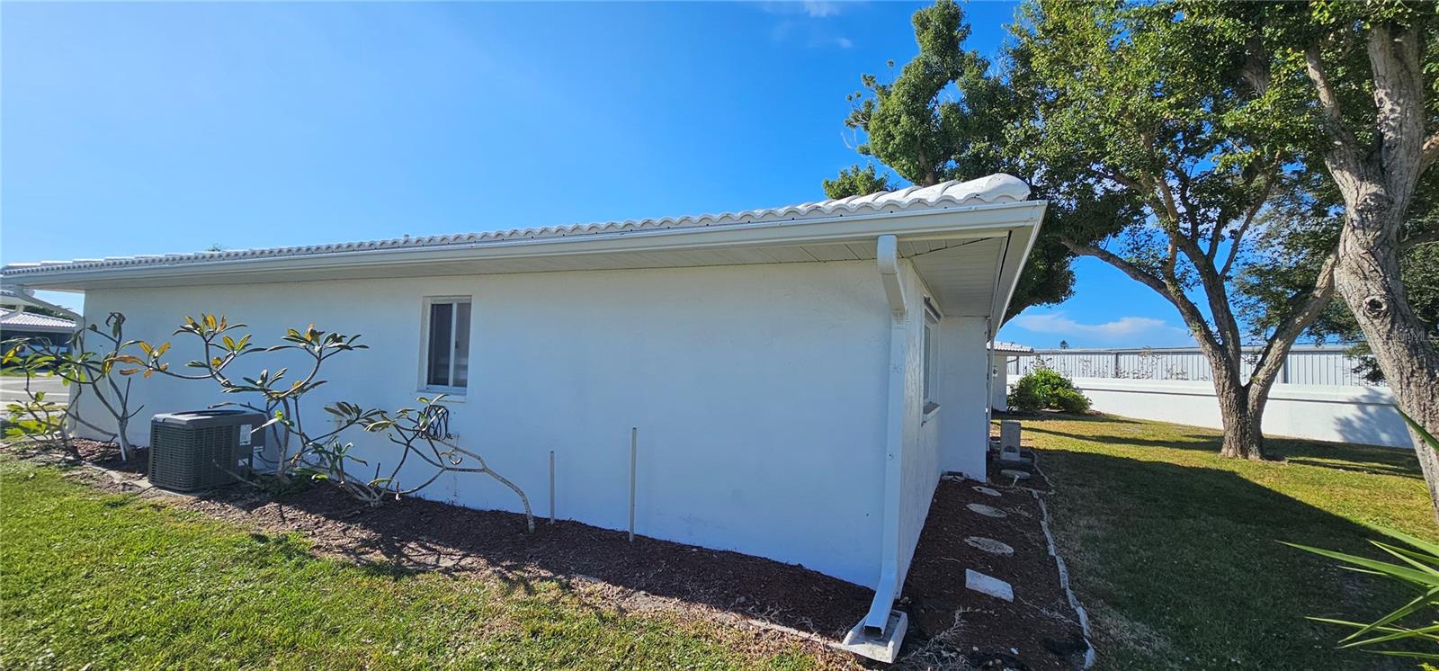 Image 30 of 38 For 64 Circlewood Drive A2-3