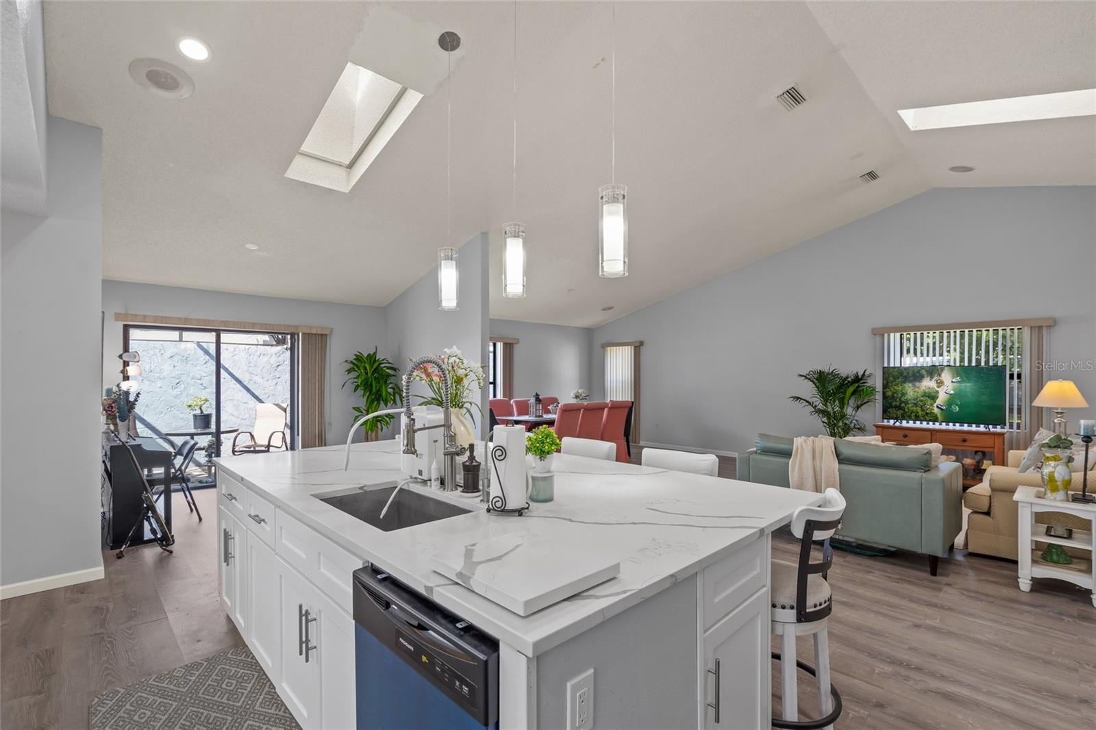 Image 14 of 39 For 4514 Cactus Avenue