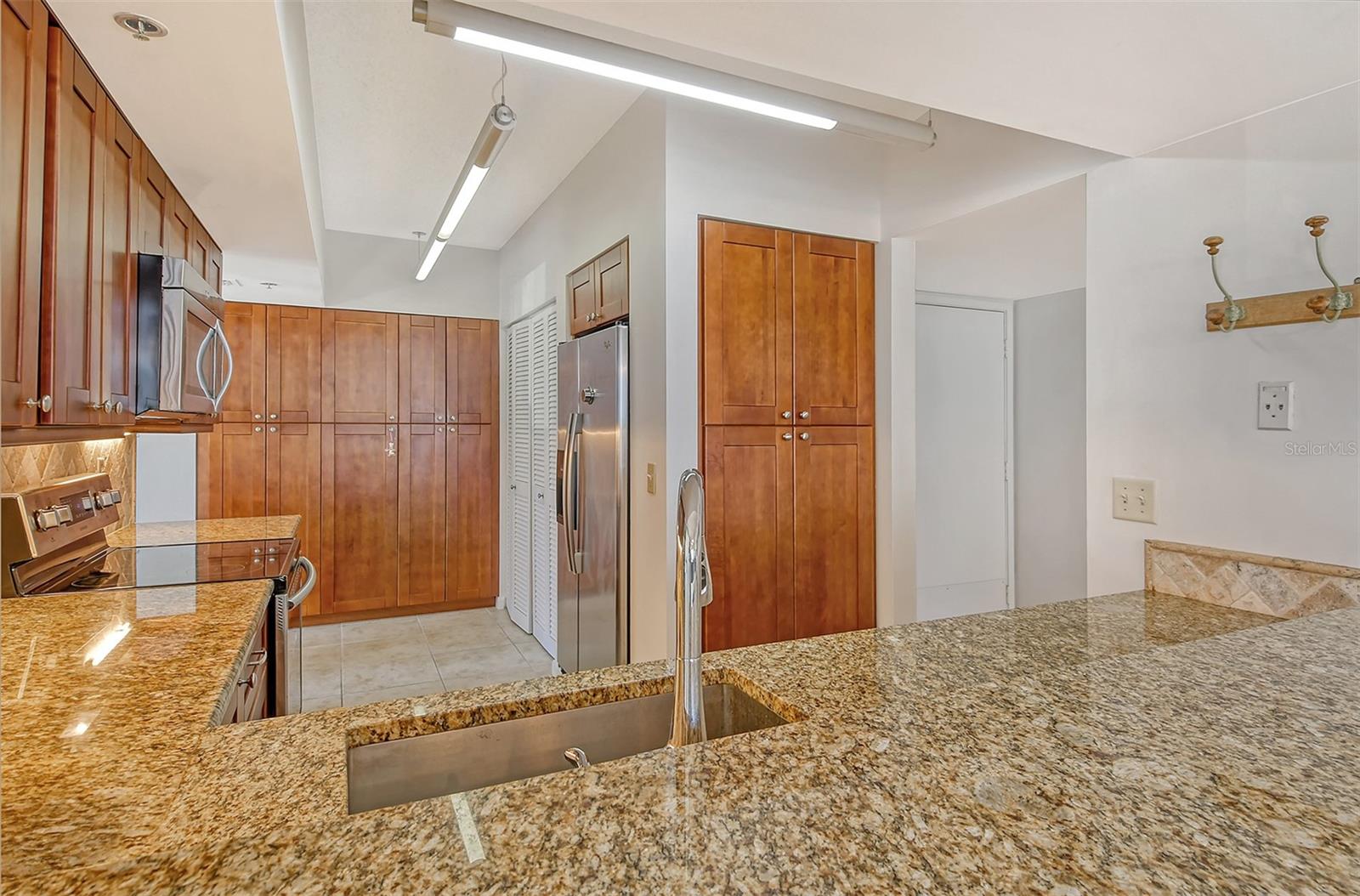 Image 12 of 34 For 1932 Harbourside Drive 217