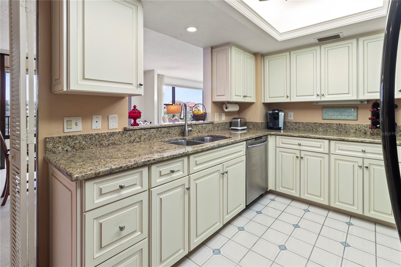 Image 10 of 63 For 8735 Midnight Pass Road 301b