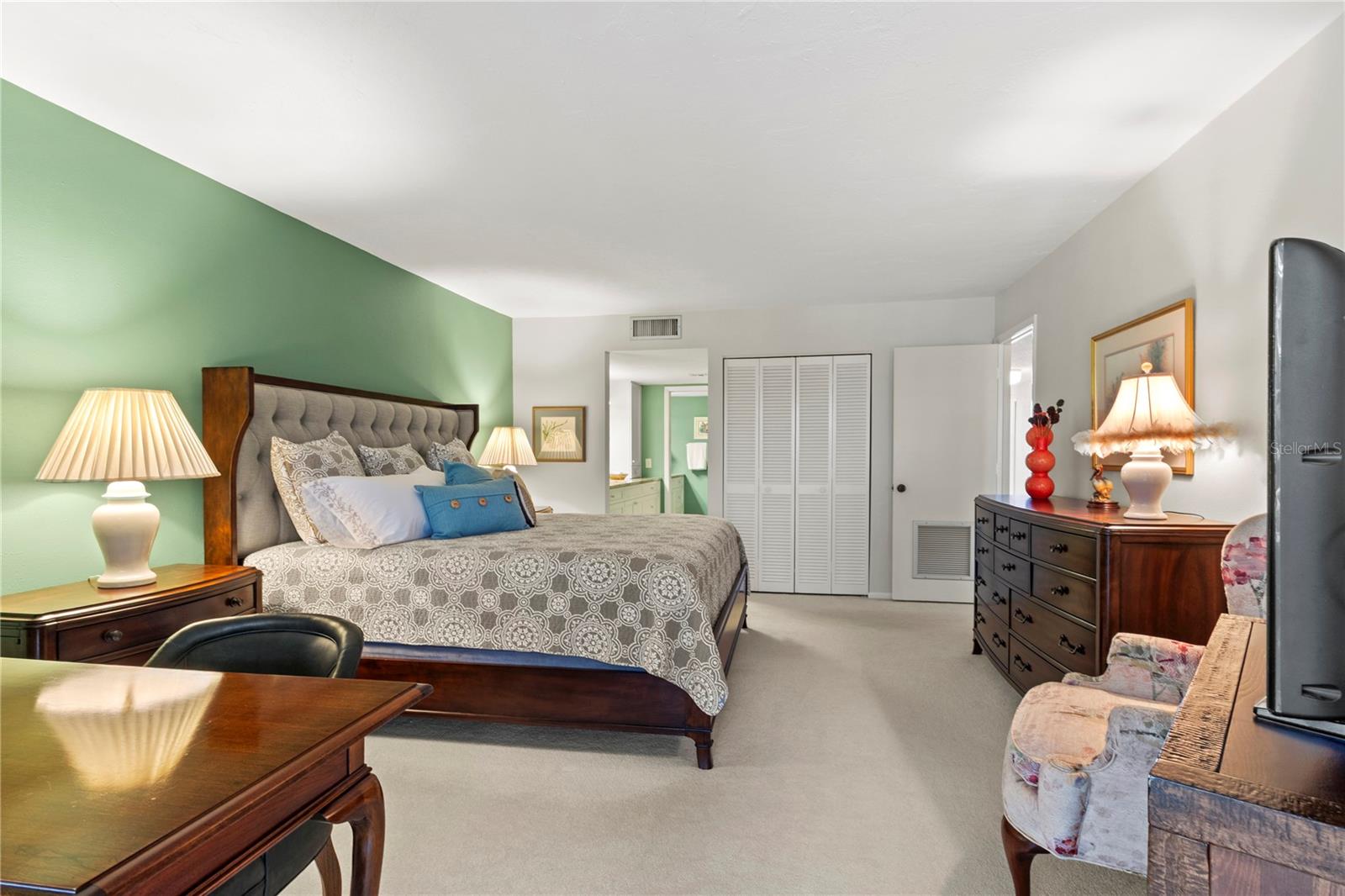 Image 28 of 63 For 8735 Midnight Pass Road 301b