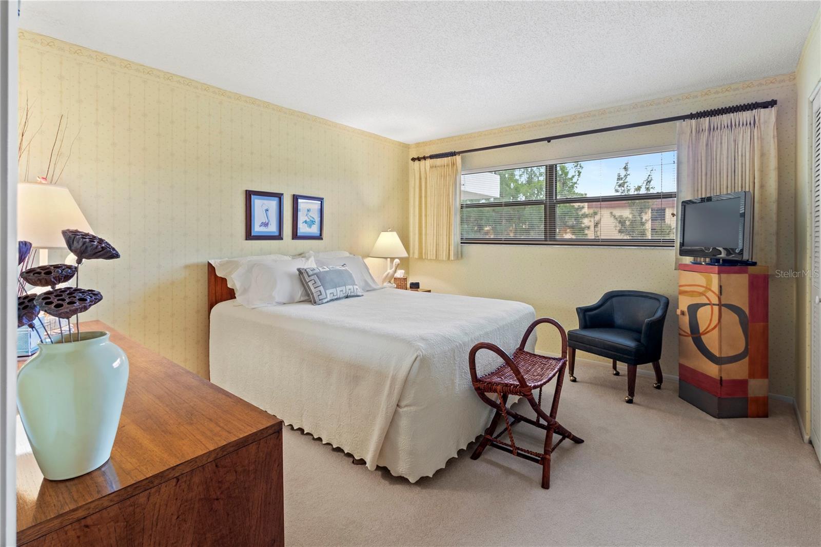 Image 33 of 63 For 8735 Midnight Pass Road 301b