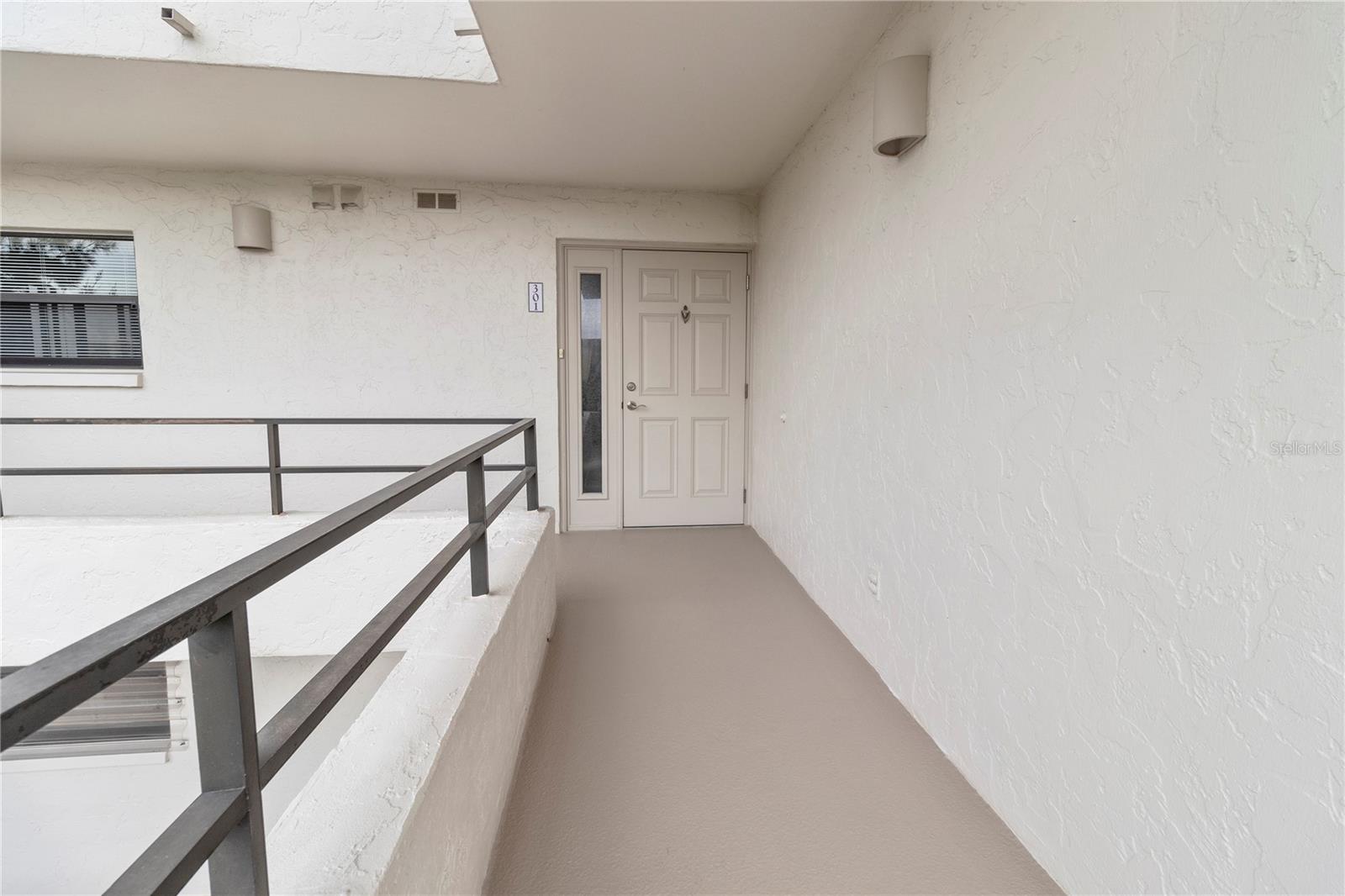 Image 4 of 63 For 8735 Midnight Pass Road 301b