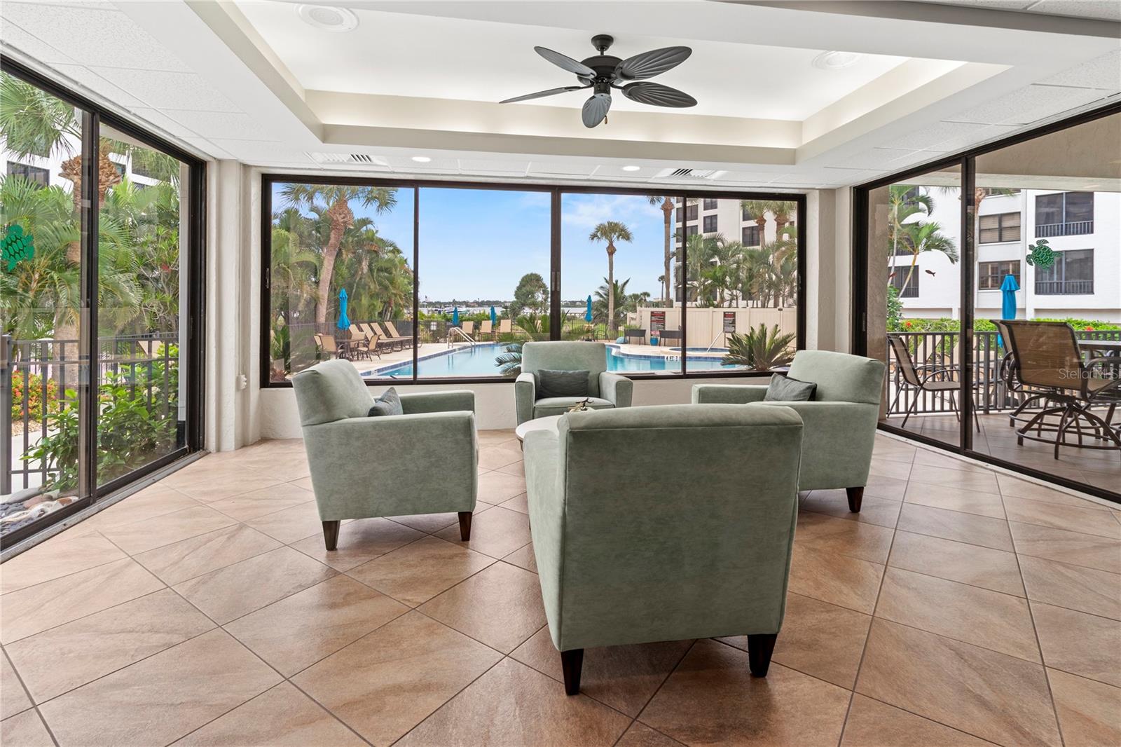 Image 44 of 63 For 8735 Midnight Pass Road 301b