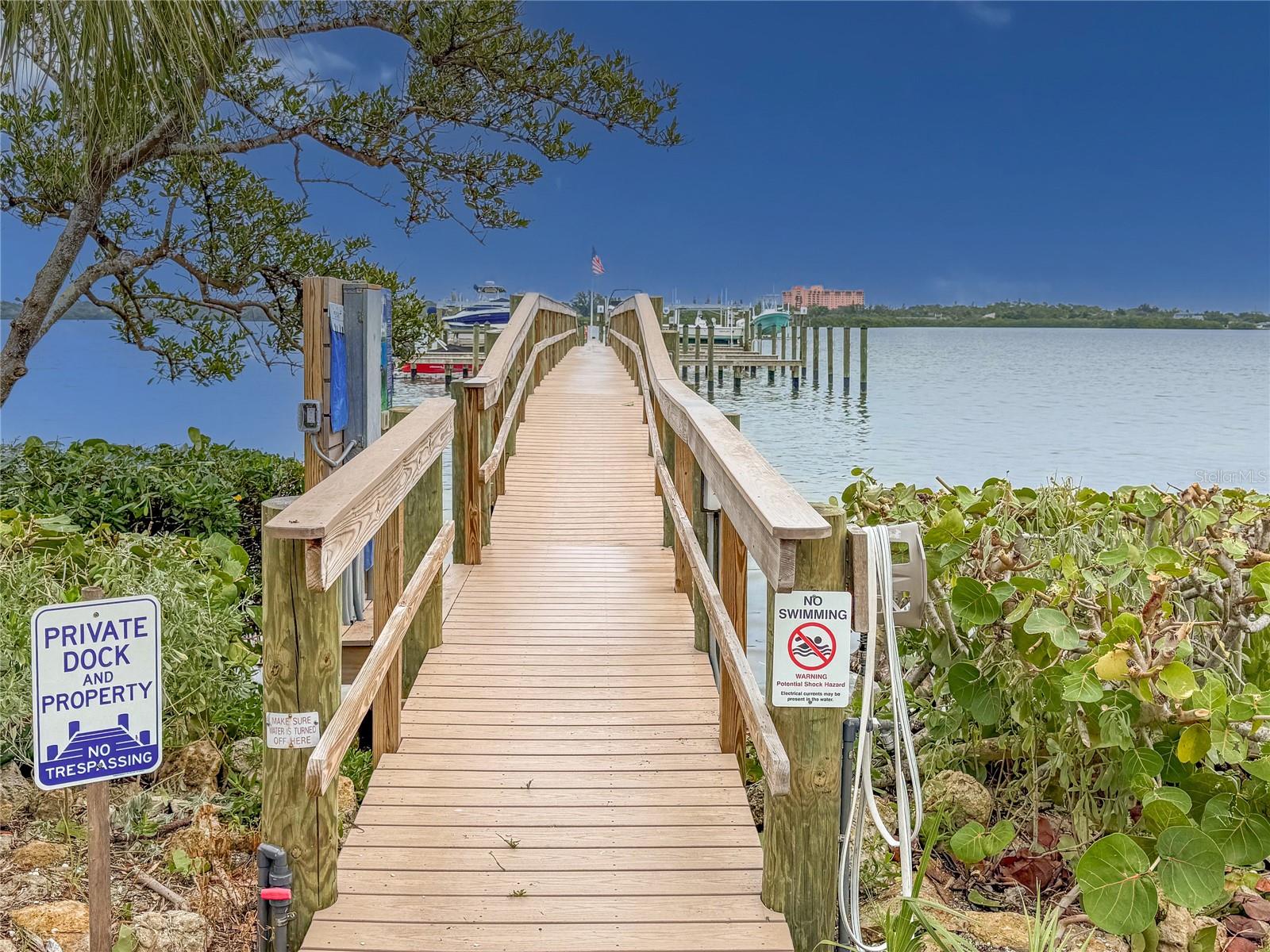 Image 46 of 63 For 8735 Midnight Pass Road 301b