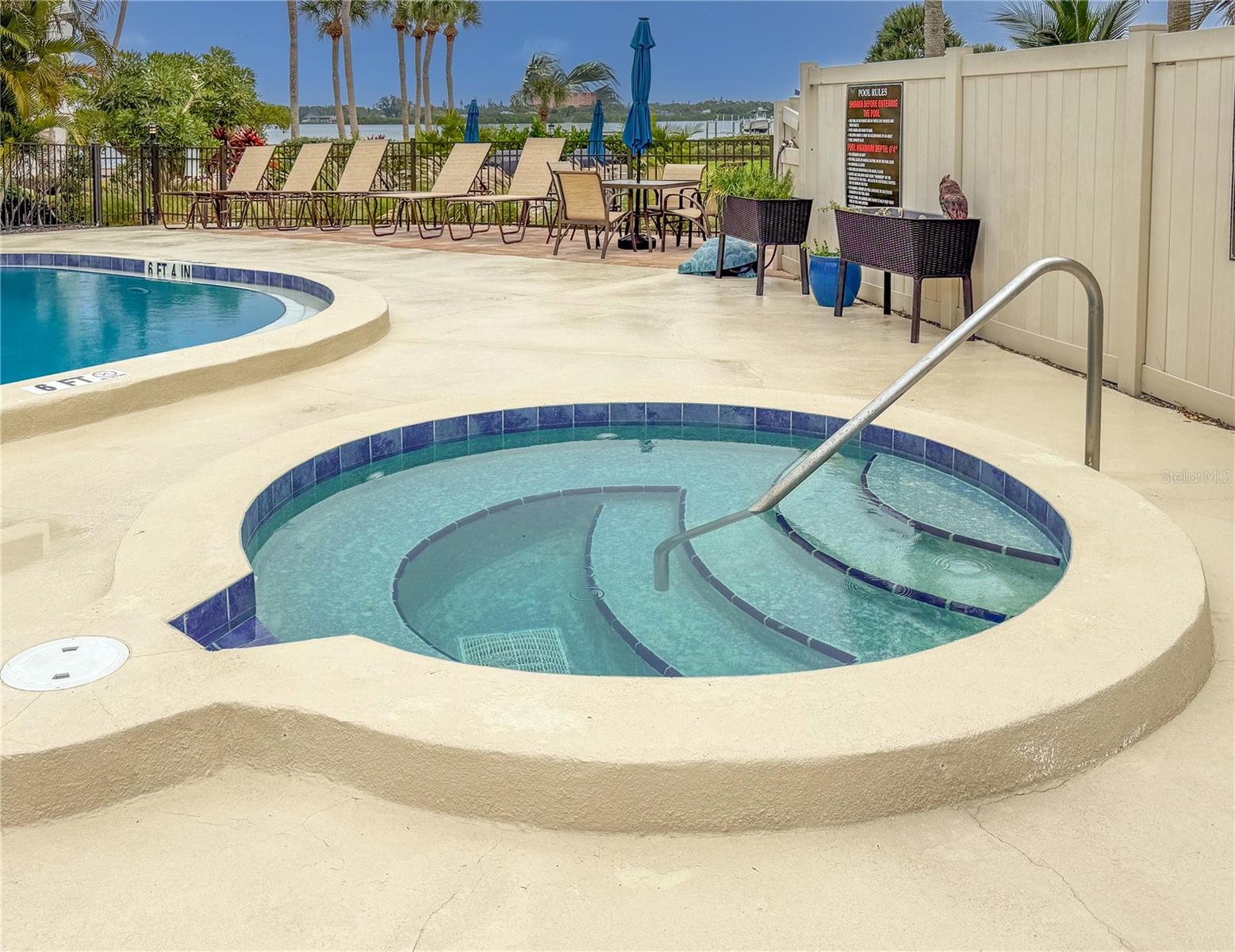 Image 50 of 63 For 8735 Midnight Pass Road 301b