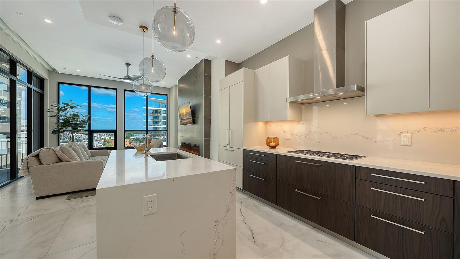 Image 11 of 53 For 33 Palm Avenue 803