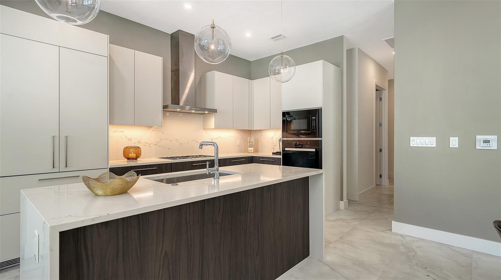 Image 12 of 53 For 33 Palm Avenue 803