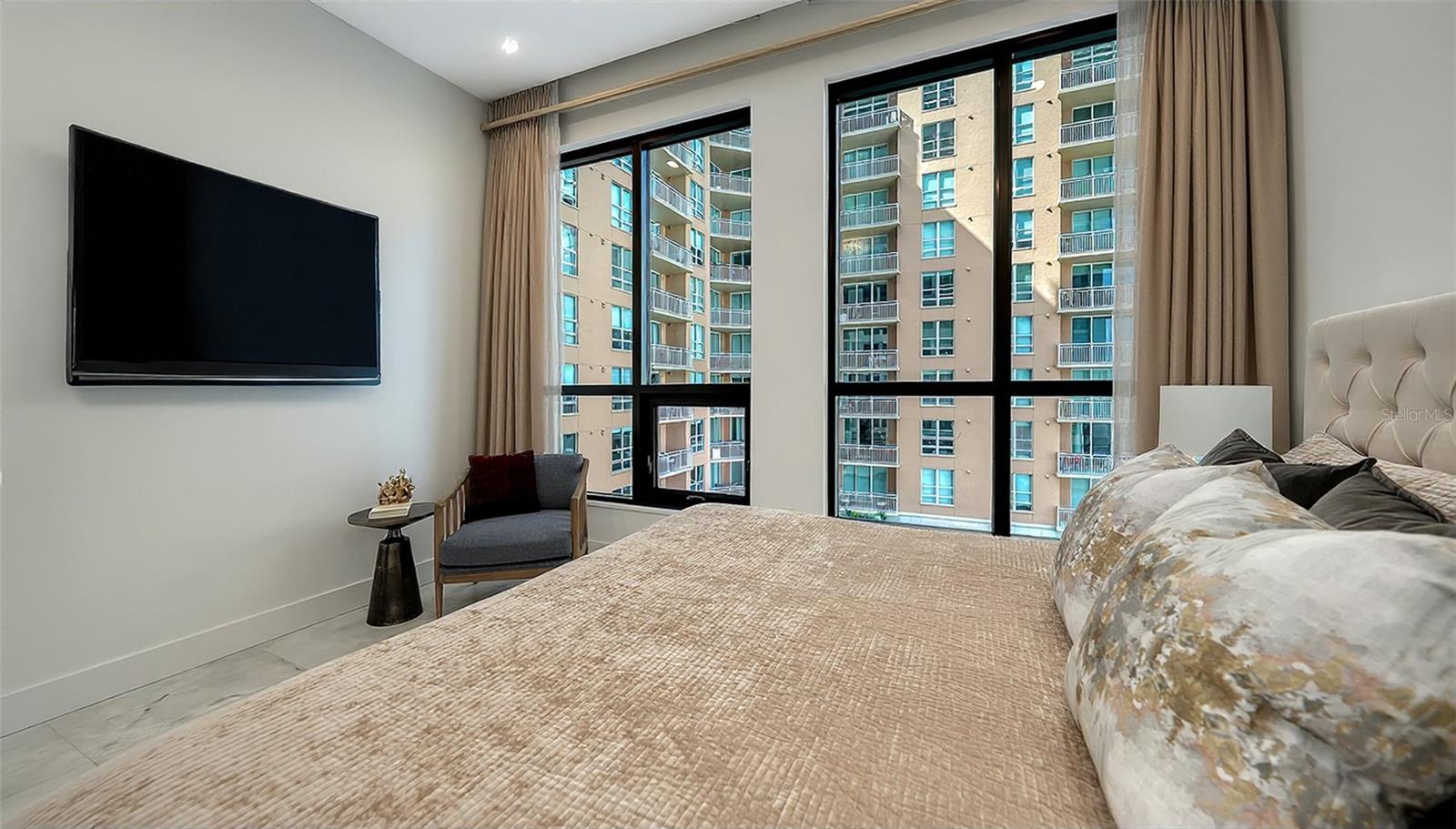 Image 20 of 53 For 33 Palm Avenue 803