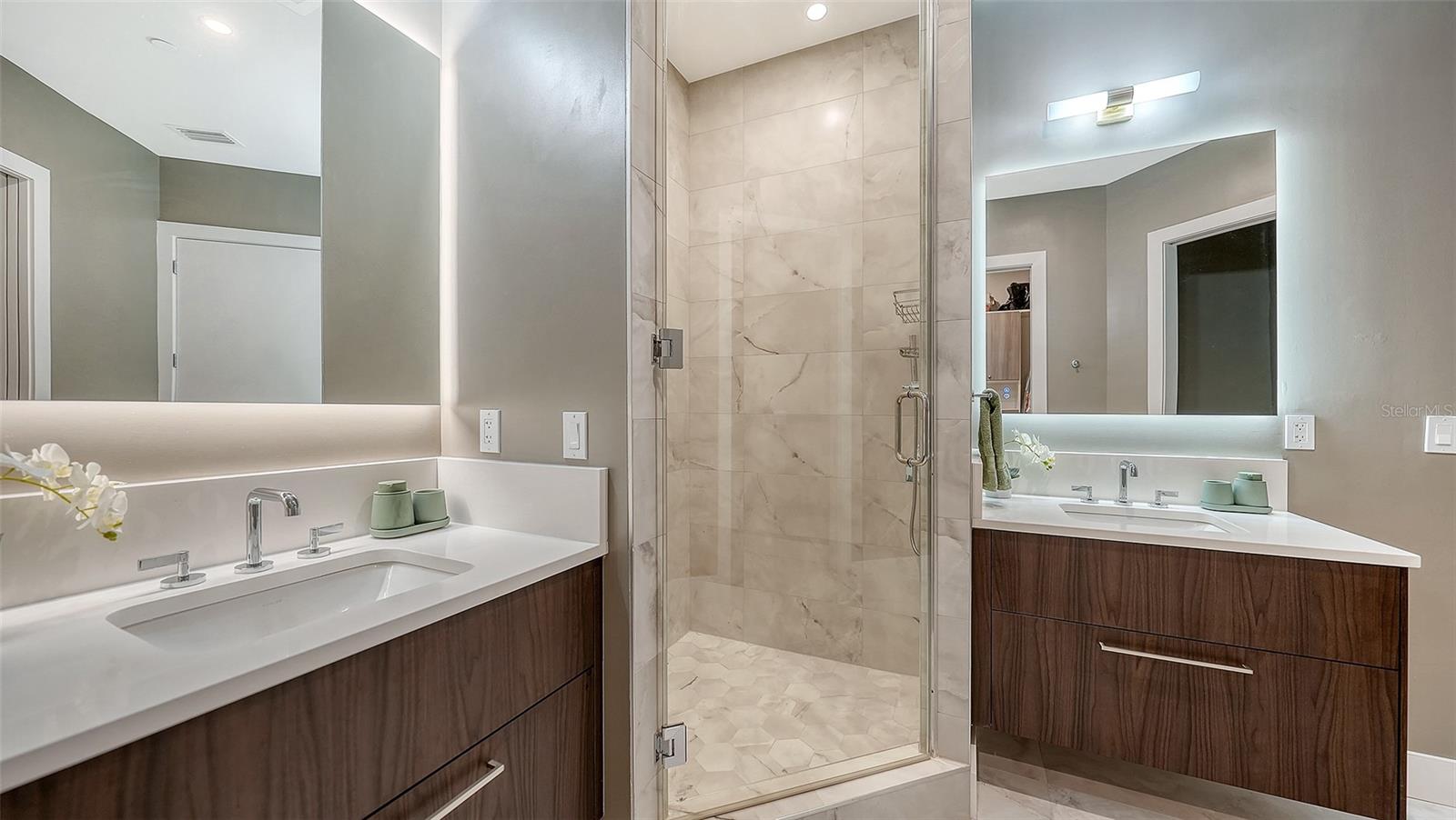 Image 23 of 53 For 33 Palm Avenue 803